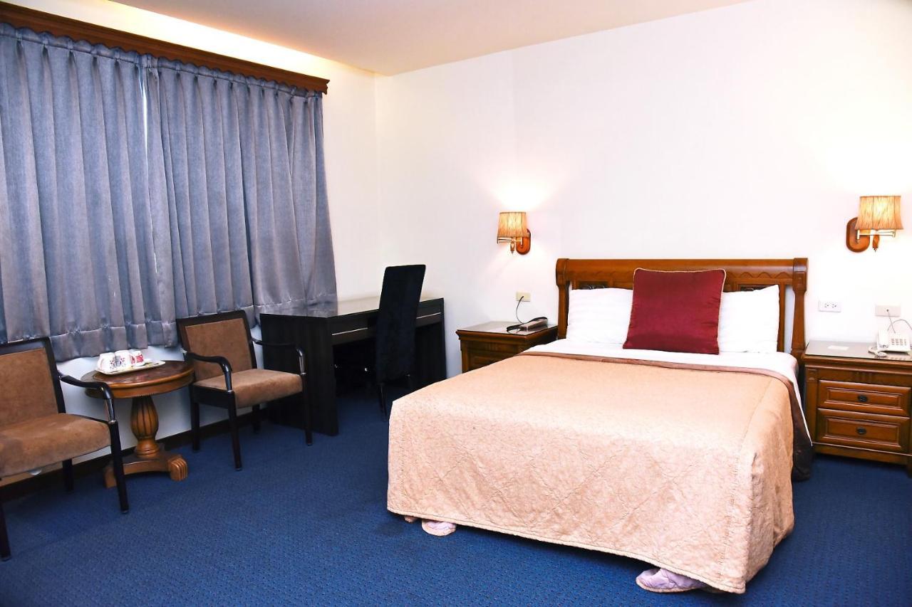 England Business Motel Yilan Exteriör bild