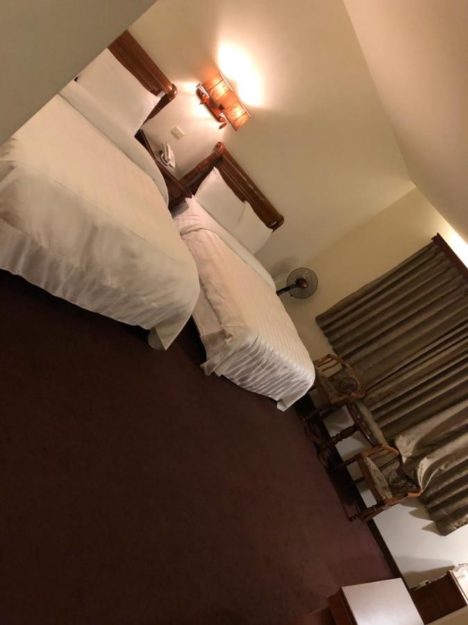 England Business Motel Yilan Exteriör bild