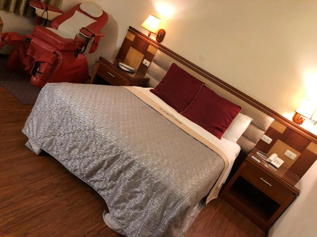 England Business Motel Yilan Exteriör bild
