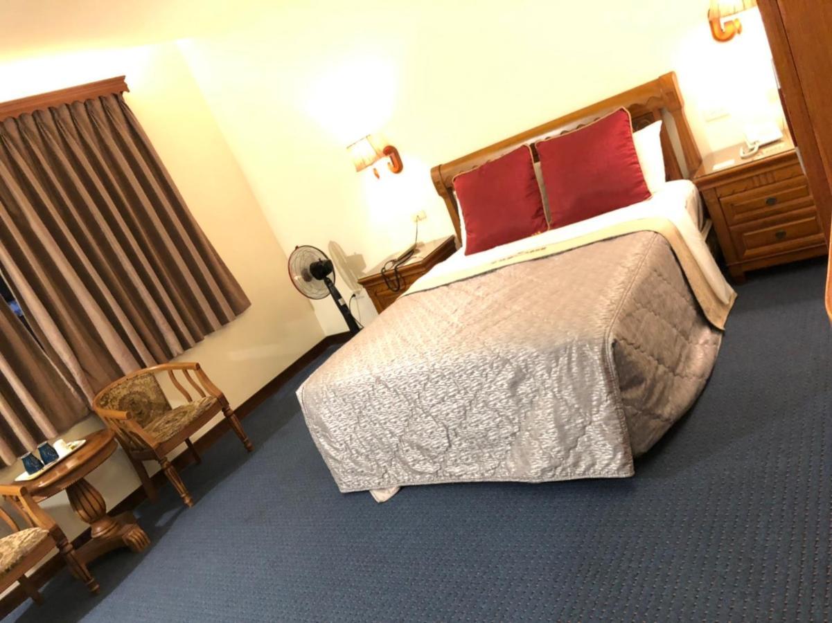 England Business Motel Yilan Exteriör bild