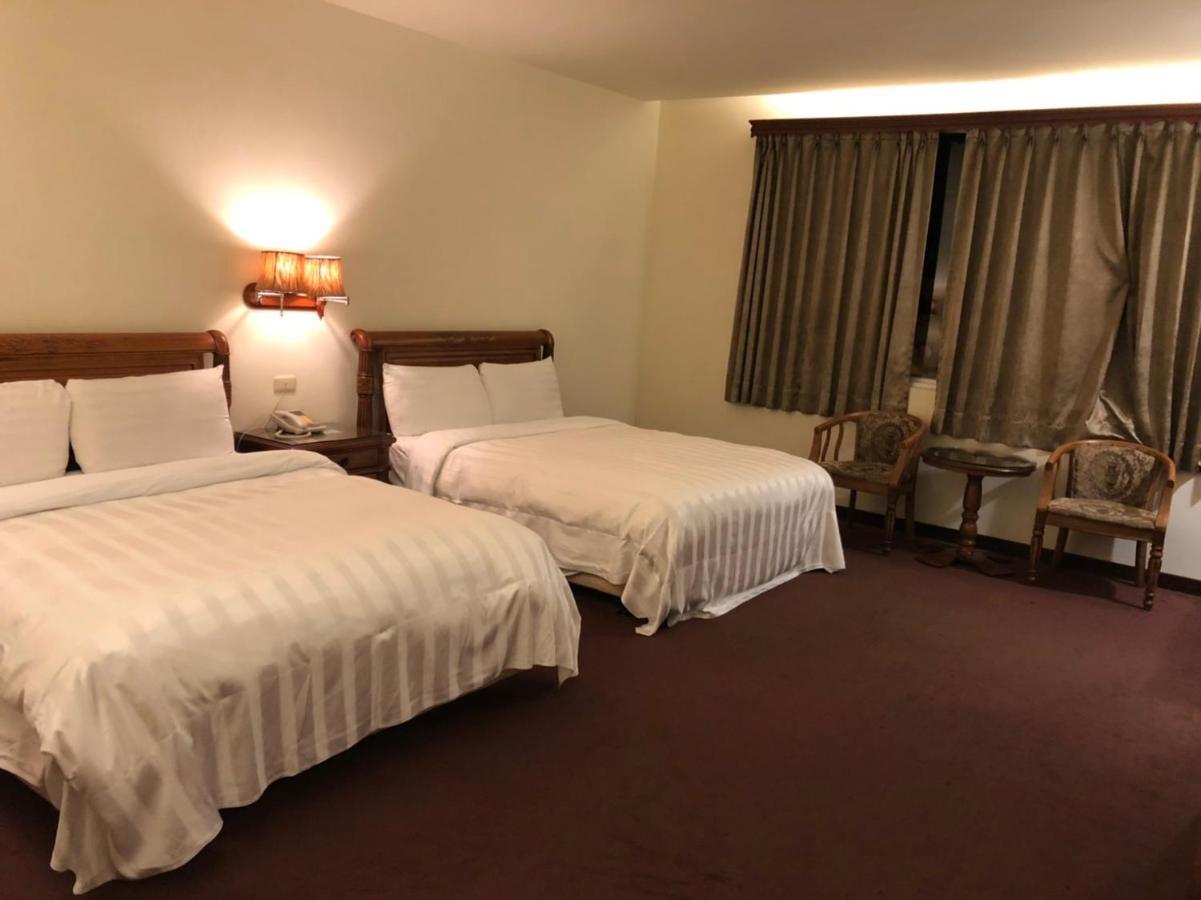 England Business Motel Yilan Exteriör bild